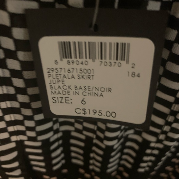 Club Monaco Pletala skirt in size 6 - Picture 4 of 5